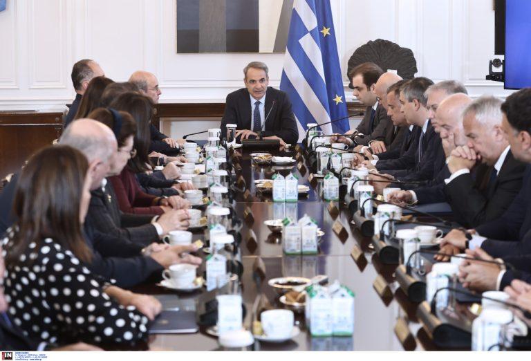 Ποιον προσπαθεί να πείσει η κυβέρνηση ανακοινώνοντας τώρα πολιτική για τον σιδηρόδρομο;