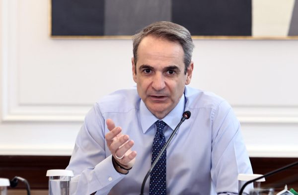 Μαξίμου: Νέος σχεδιασμός μπροστά στα γκάλοπ