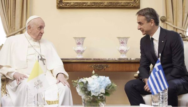 Μητσοτάκης: «Στα σχέδιά του να παραστεί στην κηδεία του πάπα» – Τι είπε ο κυβερνητικός εκπρόσωπος