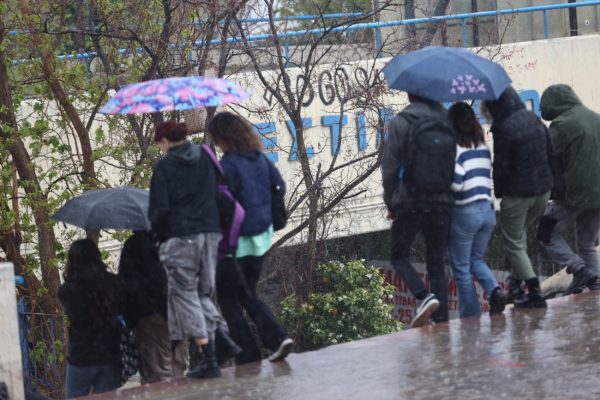 Καιρός: Συννεφιά με τοπικές βροχές – Καταιγίδες το απόγευμα και στην Αττική