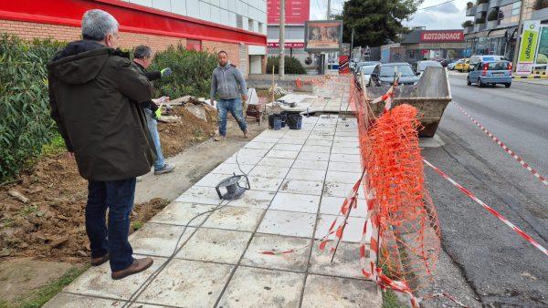 Ενημέρωση για τα πεζοδρόμια της πόλης από τον Δήμαρχο