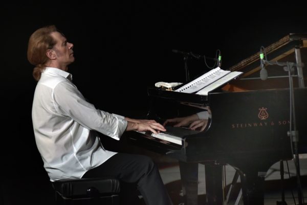 Θανάσης Πολυκανδριώτης και Στέφανος Κορκολής «Μαζί» στο Παλλάς για καλό σκοπό