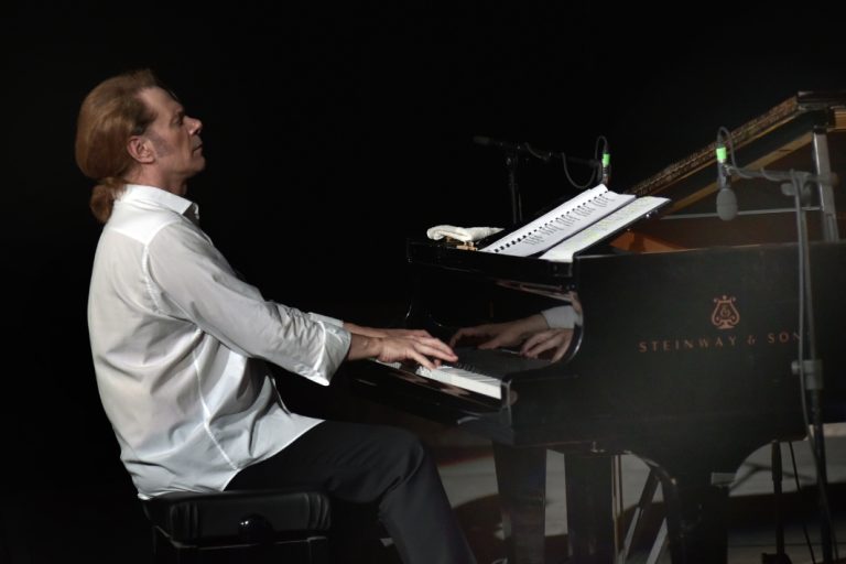 Θανάσης Πολυκανδριώτης και Στέφανος Κορκολής «Μαζί» στο Παλλάς για καλό σκοπό