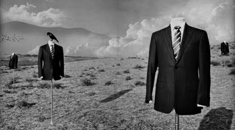 Σε μια κανονική χώρα η δικαιοσύνη θα έψαχνε την Αλήθεια για το πολιτικό χρήμα, και η αντιπολίτευση θα πρωτοστατούσε σε αυτό το αίτημα