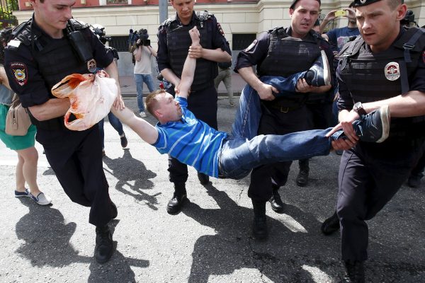 Μετωπική σύγκρουση Ρωσίας και Έλτον Τζον για τους ΛΟΑΤΚΙ+: Απαγόρευσε το ίδρυμά του για το AIDS