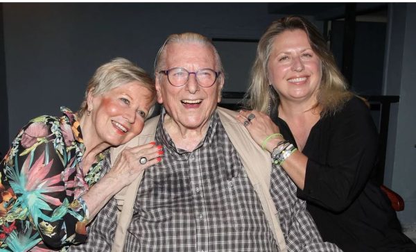 Σάντρα Βουτσά: «Δεν μπορώ να επισκεφτώ τον τάφο του πατέρα μου, ούτε να δω ταινίες του»