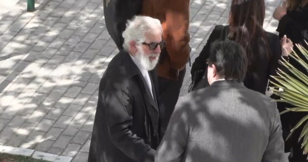 Πέτρος Φιλιππίδης: «Έκρηξη» του ηθοποιού στο δικαστήριο για αναφορά σε φιλί στην Άννα Μαρία Παπαχαραλάμπους