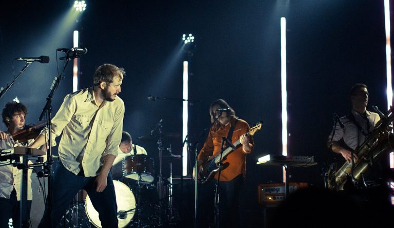 Η αυτοκαταστοφή, ο έρωτας και η απώλεια: Ο Τζάστιν Βέρνον για τους δρόμους που οδήγησαν στο «Sable, Fable»