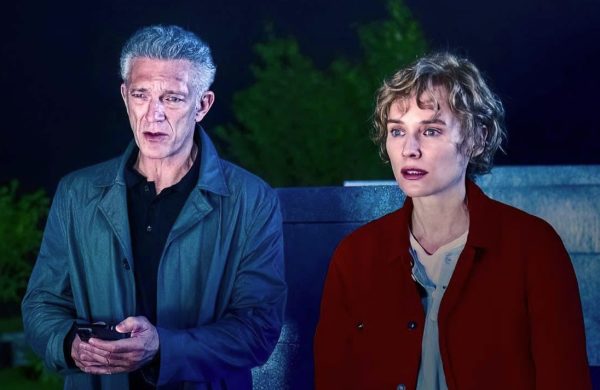 Το πένθος είναι εθιστικό: Στο «The Shrouds» του Κρόνενμπεργκ η αγάπη γίνεται εμμονή και η εμμονή καταδίωξη