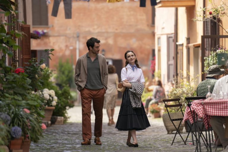 «Emily in Paris»: Αντίστροφη μέτρηση για τα γυρίσματα της πέμπτης σεζόν