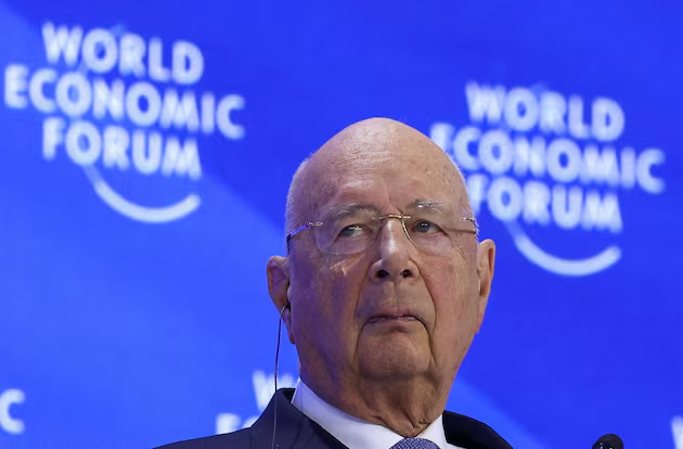 Παγκόσμιο Οικονομικό Φόρουμ: Τι οδήγησε τον ιδρυτή του σε παραίτηση