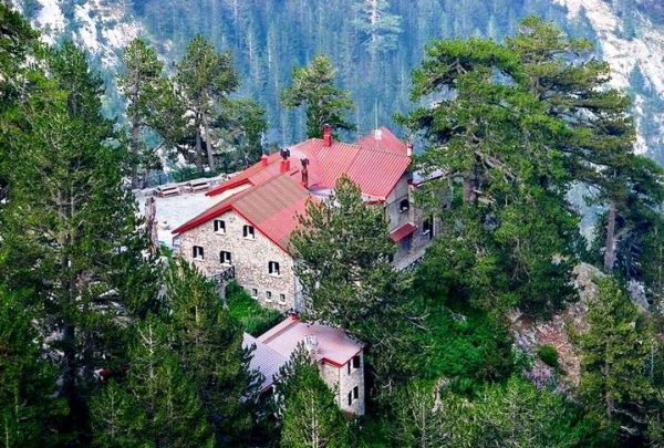 Τραγωδία στον Όλυμπο: Νεκρή 50χρονη τουρίστρια μετά από πτώση σε χαράδρα