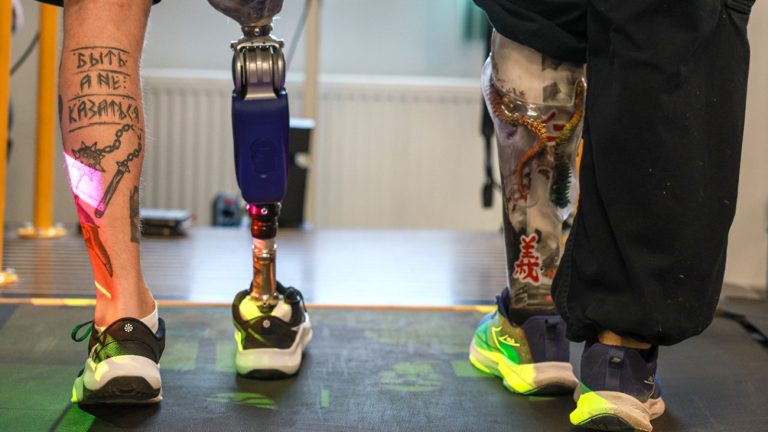 Ρωσία: Αφού έχασαν τα μέλη τους στον πόλεμο, βετεράνοι παλεύουν με τις κενές υποσχέσεις