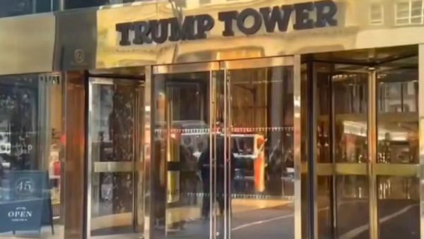 Συναγερμός στον Πύργο Τραμπ μετά από προσπάθεια άνδρα να ανέβει στην ταράτσα