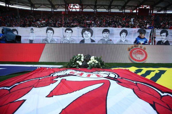 «Αδέλφια, ζείτε, εσείς μας οδηγείτε!»