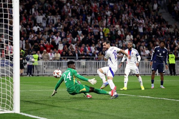 Λιόν-Μάντσεστερ Γιουνάιτεντ 2-2: Ο Σερκί στέρησε το διπλό από τους «κόκκινους διάβολους» (vid)