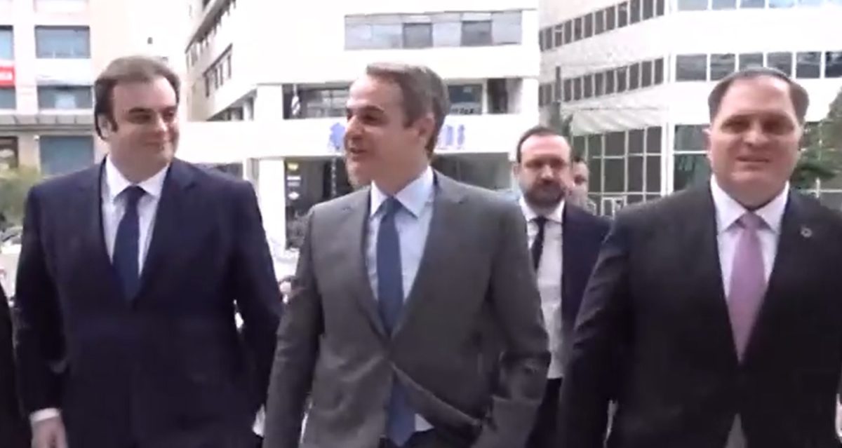 Στην ΑΑΔΕ ο Μητσοτάκης, συνοδευόμενος από τον Πιερρακάκη