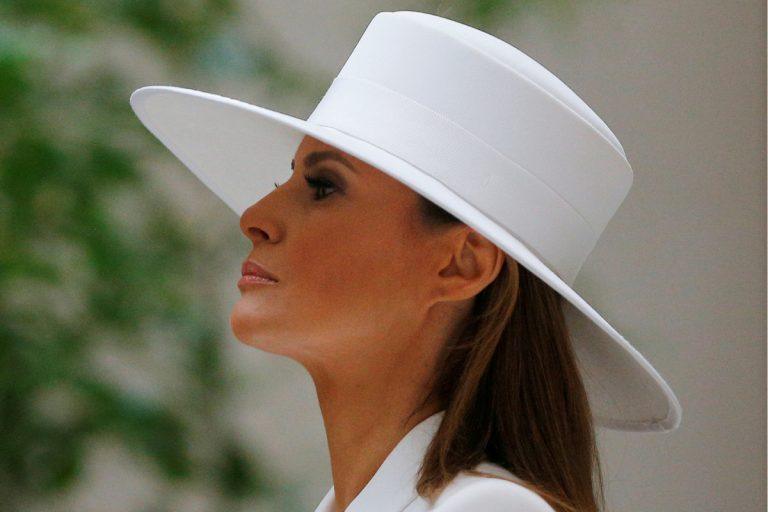 «Χρόνια πολλά Flotus!» Με 20 glam πορτρέτα, o Λευκός Οίκος γιόρτασε τα 55α γενέθλια της Μελάνια Τραμπ – Η ζωή της