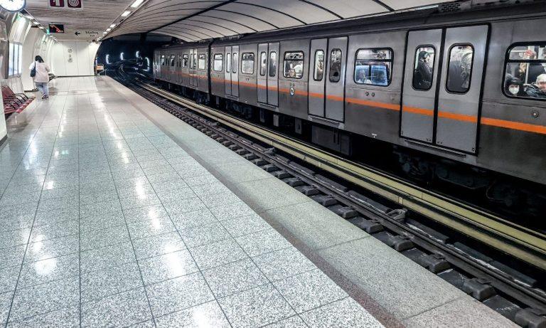 Απόπειρα αυτοκτονίας στο μετρό – Δεκάδες επιβάτες εγκλωβίστηκαν σε συρμό – Βίντεο ντοκουμέντο