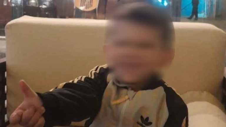 Και ο βιολογικός πατέρας κατηγορείται για τη δολοφονία του 3χρονου Άγγελου