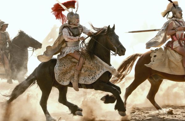 «Αλέξανδρος»: Η ταινία που ο Κίλμερ επεδίωξε να φιλήσει την Τζολί υπό τους ήχους του Βαγγέλη Παπαθανασίου