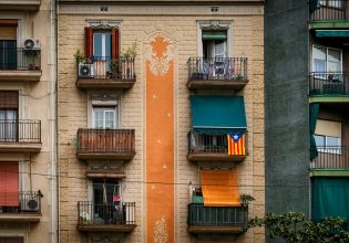 Ισπανία: Kαταργεί το πρόγραμμα Golden Visa – Τέλος οι άδειες διαμονής μέσω αγοράς ακινήτων