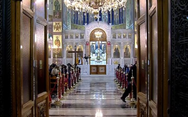 Δείτε ζωντανά την Ακολουθία της Αναστάσεως