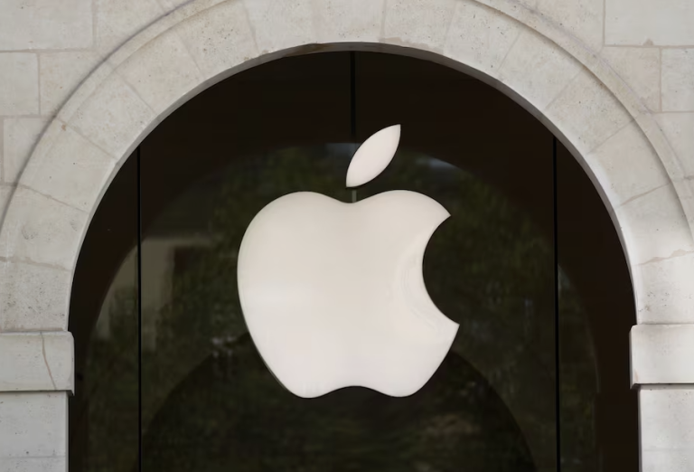 Παρά τις πιέσεις Τραμπ, η ΕΕ επέβαλε πρόστιμα σε Meta και Apple