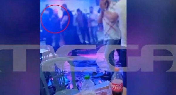 Άρης Μουγκοπέτρος: «Τον σκότωσα, τον σκότωσα» – Βίντεο ντοκουμέντο μετά τον τραυματισμό του μουσικού