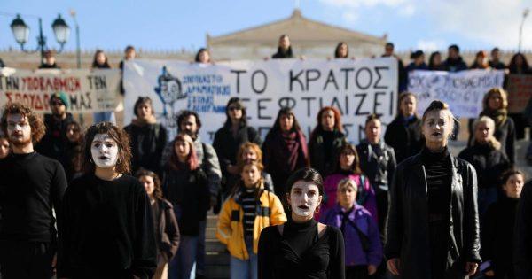 Καλλιτέχνες – Λογοτέχνες: Κινητοποιήση για τις τιμητικές συντάξεις – Τι ζητούν