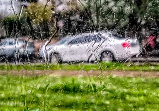 Καιρός: Βροχές και καταιγίδες το Σάββατο – Πτώση της θερμοκρασίας από την Κυριακή