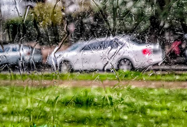 Καιρός: Βροχές και καταιγίδες το Σάββατο – Πτώση της θερμοκρασίας από την Κυριακή