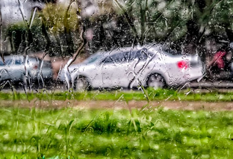 Καιρός: Βροχές και καταιγίδες το Σάββατο – Πτώση της θερμοκρασίας από την Κυριακή