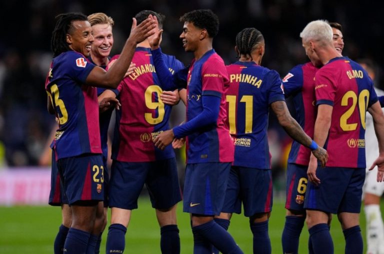 Μπαρτσελόνα: «Στηρίζουμε απόλυτα τον Φλικ και συμφωνούμε μαζί του»