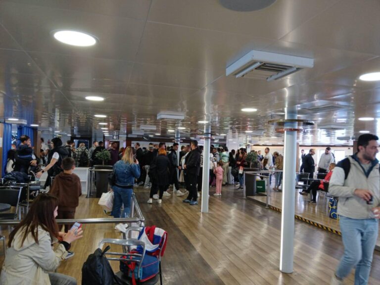 Μηχανική βλάβη στο «Superstar» της Seajets – Ταλαιπωρία για εκατοντάδες ταξιδιώτες προς τις Σποράδες