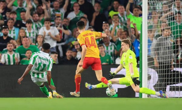 Conference League: «Καθάρισε» η Μπέτις, «διπλά» και για Φιορεντίνα, Ραπίντ (vids)