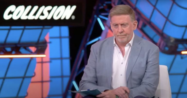 CBS: Παραιτήθηκε κορυφαίο στέλεχος της εκπομπής «60 Minutes» – Ο ρόλος Τραμπ