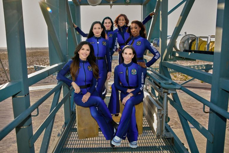 Οι Κέιτι Πέρι, Σάντζεθ και ένα αμιγώς γυναικείο πλήρωμα θα φτάσουν στο διάστημα