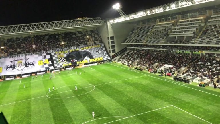 Μποαβίστα: Έκοψαν το ρεύμα στο γήπεδό της για απλήρωτους λογαριασμούς (pics)