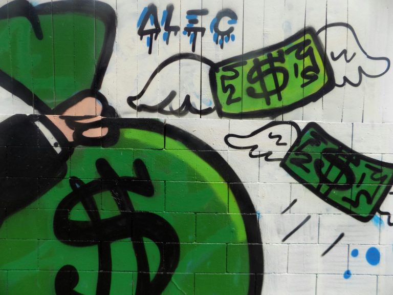 Η ζωή των millennials σε repeat: Πριν καν κλείσουν τα 40 μετρούν ήδη τέσσερις κρίσεις