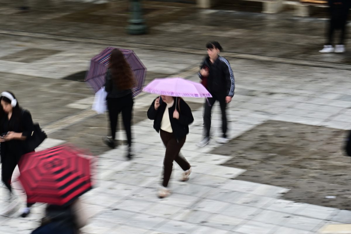 Καιρός: Μικρή πτώση της θερμοκρασίας και αφρικανική σκόνη – Πού θα βρέξει