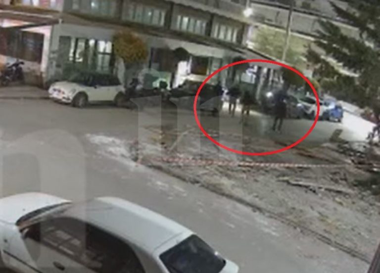 Μπουρνάζι: Βίντεο ντοκουμέντο από τη σύλληψη δύο νεαρών που απείλησαν με όπλο αστυνομικούς