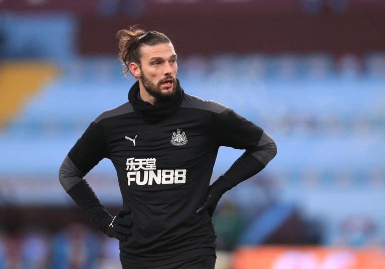 Ούτε τον βασικό μισθό ο Κάρολ!