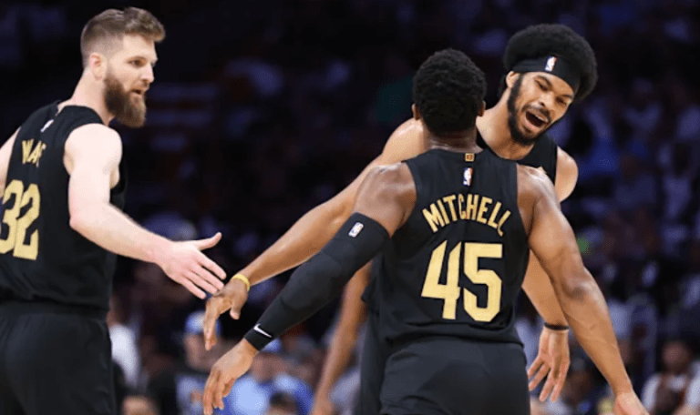 Οι Καβαλίερς «σκούπισαν» τους Χιτ – Με το ένα πόδι στα ημιτελικά της Δύσης οι Γουόριορς (vids)