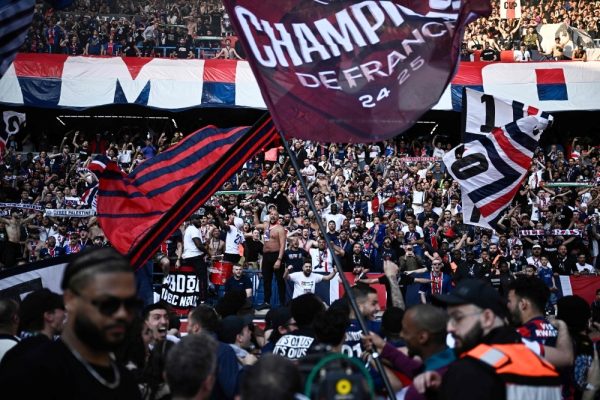 Άγριες συμπλοκές οπαδών της Παρί Σεν Ζερμέν και της Άστον Βίλα (vid)