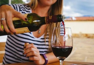 Για ποιον λόγο οι γυναίκες δεν πρέπει να πίνουν καθόλου αλκοόλ