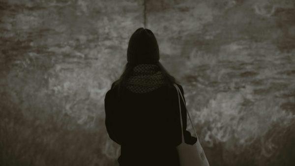 Εξάρχεια: 22χρονη παρολίγον θύμα βιασμού – Περαστικοί ακινητοποίησαν τον δράστη