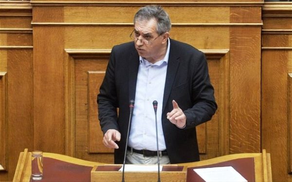 Βουλή: «Όχι» στην άρση ασυλίας του Γιάννη Δελή – Οι λεπτές ισορροπίες και οι αντιφάσεις των κομμάτων