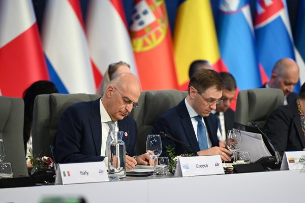 Δένδιας προς Βρυξέλλες: Δεν μπορεί να συμμετέχουν στην ευρωπαϊκή άμυνα χώρες που απειλούν μέλη της ΕΕ