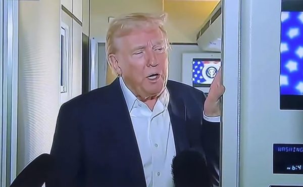 Ο Τραμπ διαβεβαιώνει για την «εξαιρετική κατάσταση» της υγείας του μετά τις εξετάσεις στις οποίες υποβλήθηκε